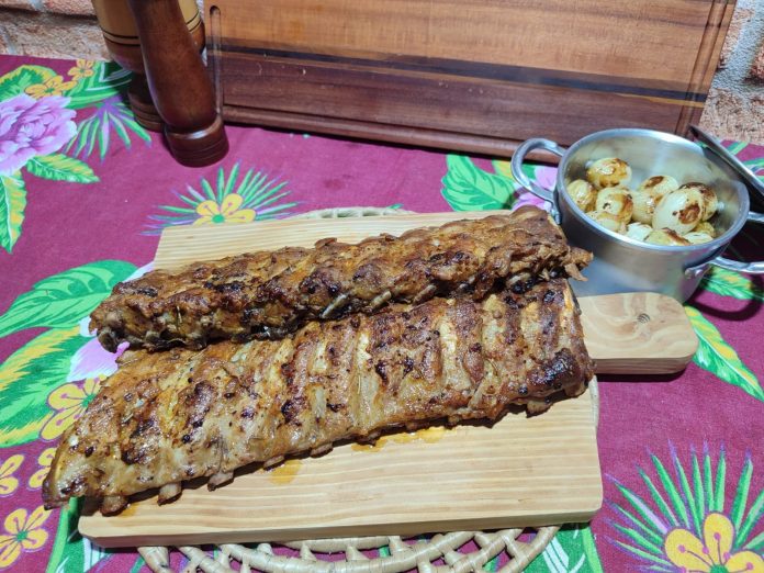 Veja como preparar uma costela suína com cebola