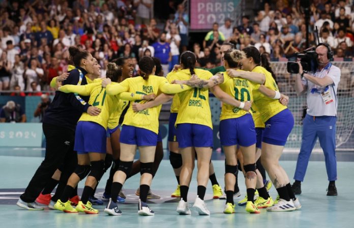 Seleção brasileira feminina de handebol quebra tabu e vence Espanha em estreia nas Olimpíadas