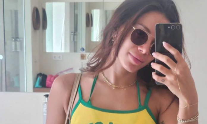Anitta é queimada por água-viva durante passeio em Ibiza