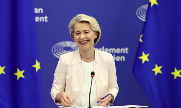 Ursula Von der Leyen reeleita para a presidência da Comissão Europeia