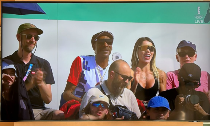 Leticia Bufoni fica ao lado de Snoop Dogg em final do skate