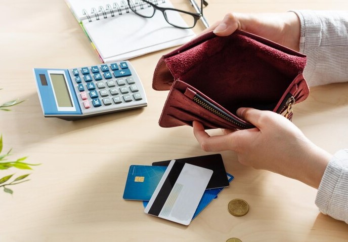 85% dos consumidores que atrasaram contas em junho são reincidentes