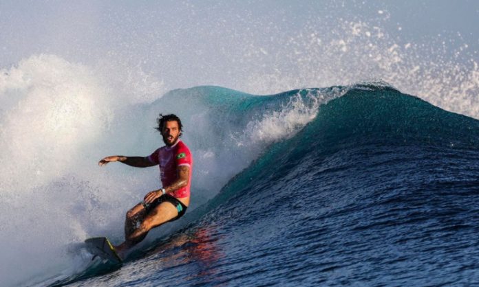 Filipe Toledo cai nas oitavas de final para japonês em disputa marcada por baixas pontuações