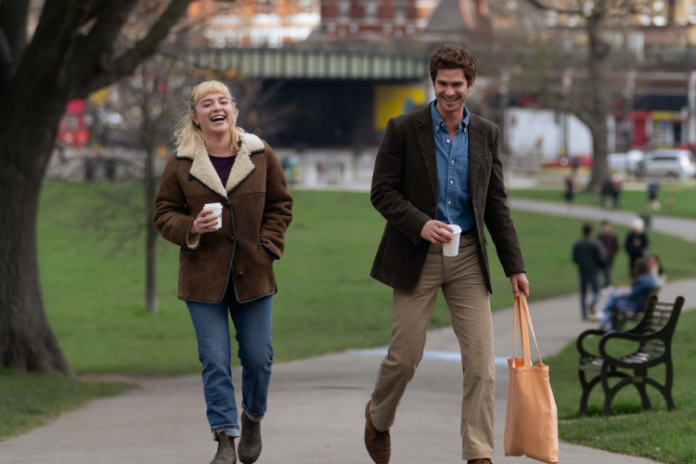 ‘We Live in Time’: filme estrelado por Andrew Garfield e Florence Pugh ganha trailer