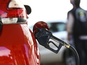 Diesel sobe quase 4 vezes mais que a inflação nos postos do Brasil em 1 ano