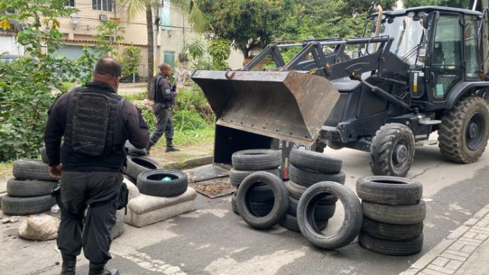 Megaoperação policial ocupa 10 favelas em 6 bairros da zona oeste do Rio