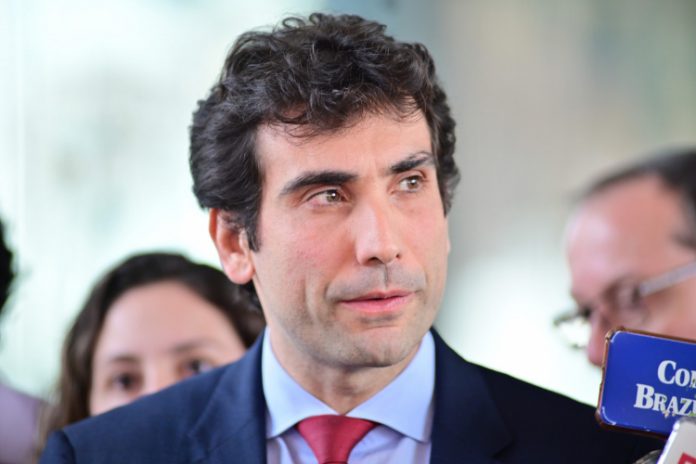 Galípolo diz que desinflação é mais lenta do que se imaginava, mas não vê enfraquecimento das economias globais