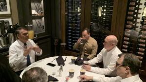 Defesa de Bolsonaro pede acesso à delação de Cid no caso das joias