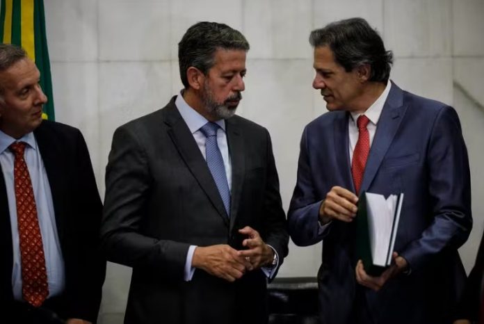 Governo vai ‘lutar’ no Senado para incluir armas na lista do ‘imposto do pecado’, diz Haddad