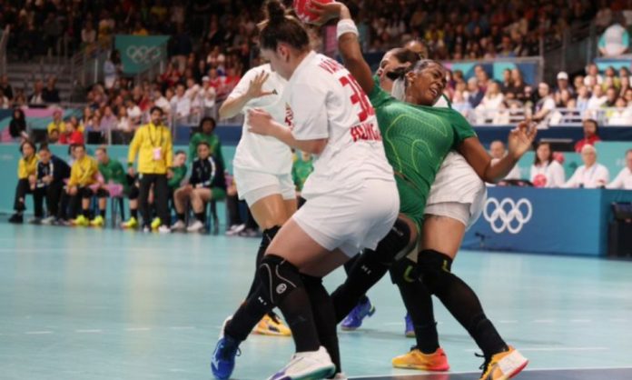 Brasil sofre gol nos segundos finais e perde para Hungria no handebol feminino