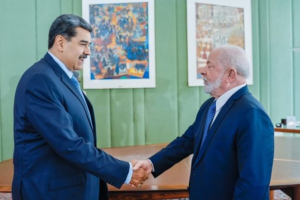 “Quem se assustou, que tome um chá de camomila”, diz Maduro sobre Lula