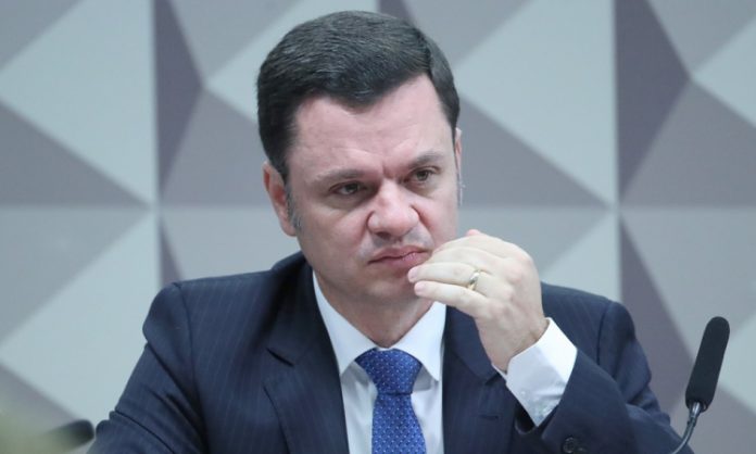 Defesa de Anderson Torres Solicita Suspensão de Delegado