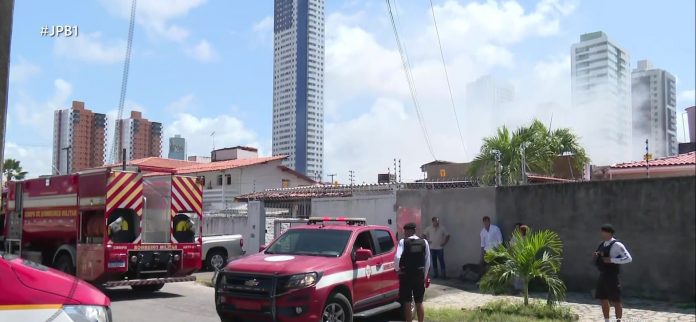 Incêndio atinge empresa de reforma de estofados no bairro de Manaíra, em João Pessoa