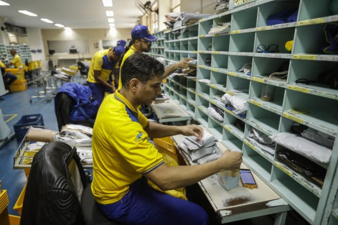 Correios doam livros para reabastecer bibliotecas no Rio Grande do Sul