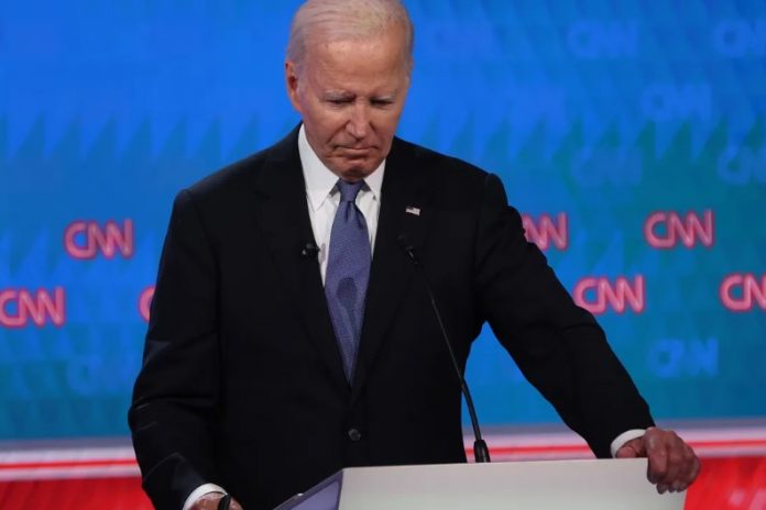 Doadores democratas congelam envio de 90 milhões de dólares para pressionar Biden