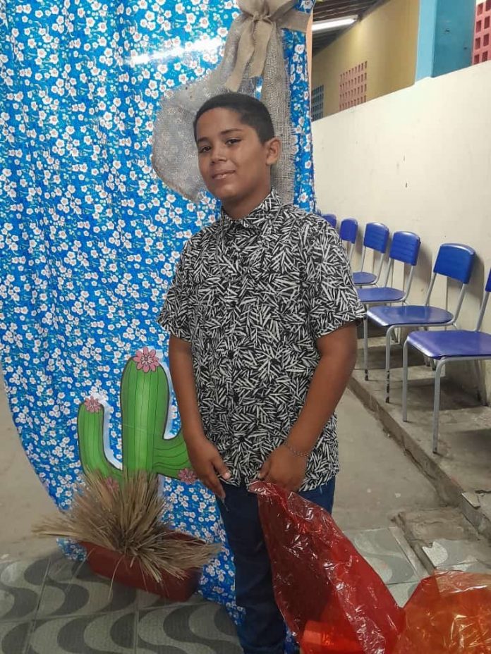 ‘Encontrei meu filho no chão’, diz pai de criança atropelada por ônibus sem porta eletrônica, na PB