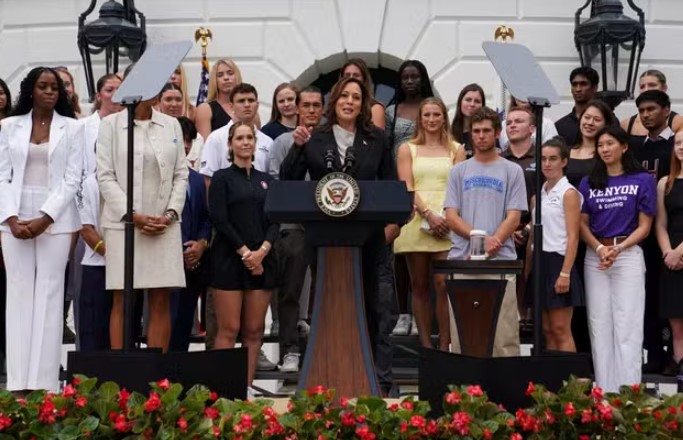 Em 1º discurso após Joe Biden abandonar corrida eleitoral, Kamala Harris não cita desistência e diz que legado do presidente é “incomparável”