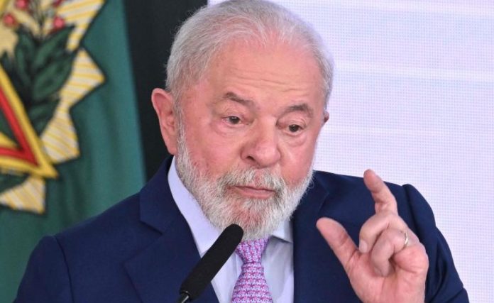 Lula faz balanço de 18 meses de governo em pronunciamento na TV neste domingo (28)