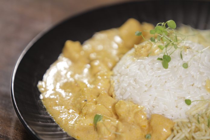 Como fazer strogonoff de frango: aprenda receita no Chef JPB