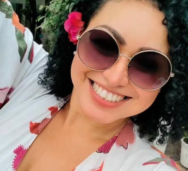 Mãe de mulher morta após ser deixada em hospital não acredita que filha se jogou de carro em movimento, como diz namorado