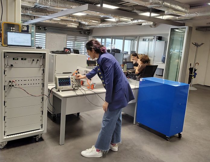 Engenheira eletricista da PB ganha prêmio internacional por comprometimento, inovação e liderança na área