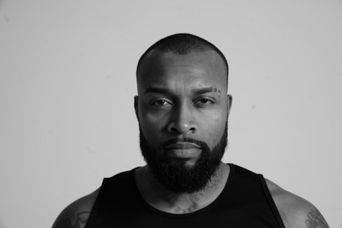 Comediante Nego Di é detido por esquema de estelionato em loja virtual