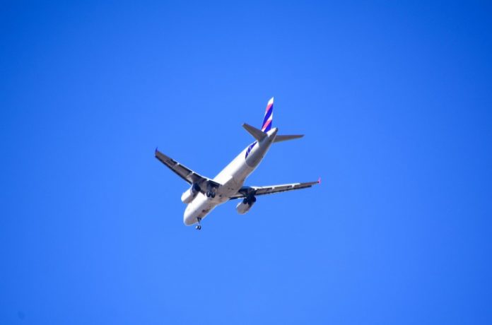 Calor extremo nos EUA faz latas de bebidas explodirem em voos