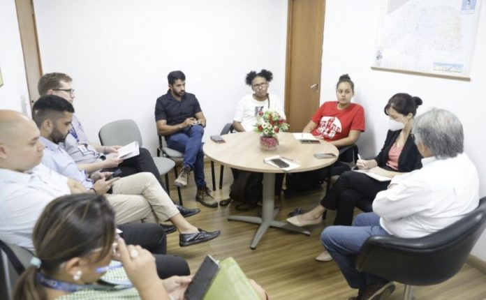 Governo do RN fecha acordo com MLB e define destino de famílias que ocupam terreno privado do antigo Diário de Natal