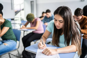 Prazo curto e dificuldades regionais devem dificultar novo ensino médio já em 2025