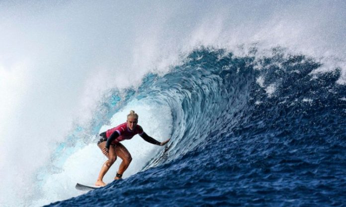 Oitavas de final do surfe feminino são adiadas por causa das condições do mar
