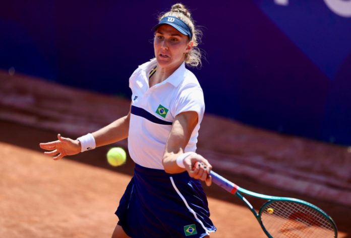 Bia Haddad sofre no saque e cai na segunda rodada da chave de simples nas Olimpíadas