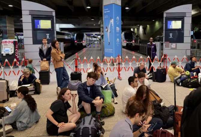 ‘Sabotagem coordenada’: o que se sabe até agora sobre ‘ataque massivo’ a trens em Paris horas antes da abertura dos Jogos Olímpicos