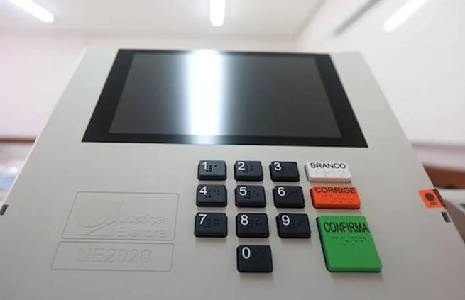 ELEIÇÕES 2024: Brasil ainda tem 5,5 milhões de eleitores analfabetos