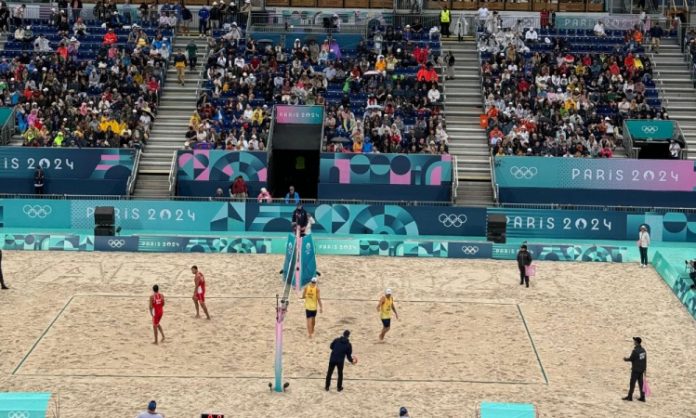 Favoritos ao pódio, André e George estreiam com vitória no vôlei de praia