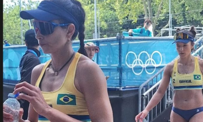 Carol e Bárbara, do vôlei de praia, dominam jogo e estreiam com vitória nos Jogos Olímpicos