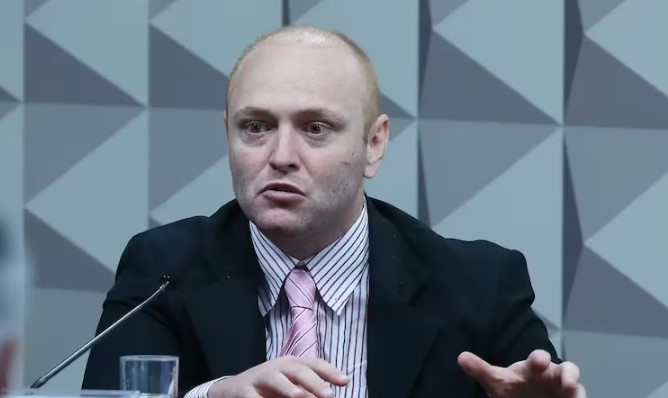 Hacker Walter Delgatti Neto é condenado à prisão por calúnia contra Bolsonaro durante depoimento na CPI do 8/1