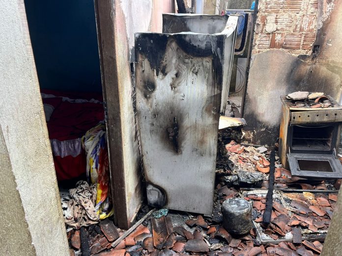 Vazamento de gás provoca explosão em casa na Zona Oeste de Natal