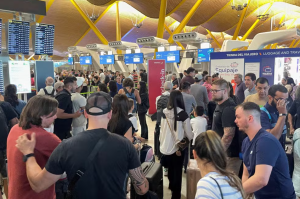 Apagão cibernético atrasa voos e prejudica serviços bancários e de comunicação ao redor do mundo